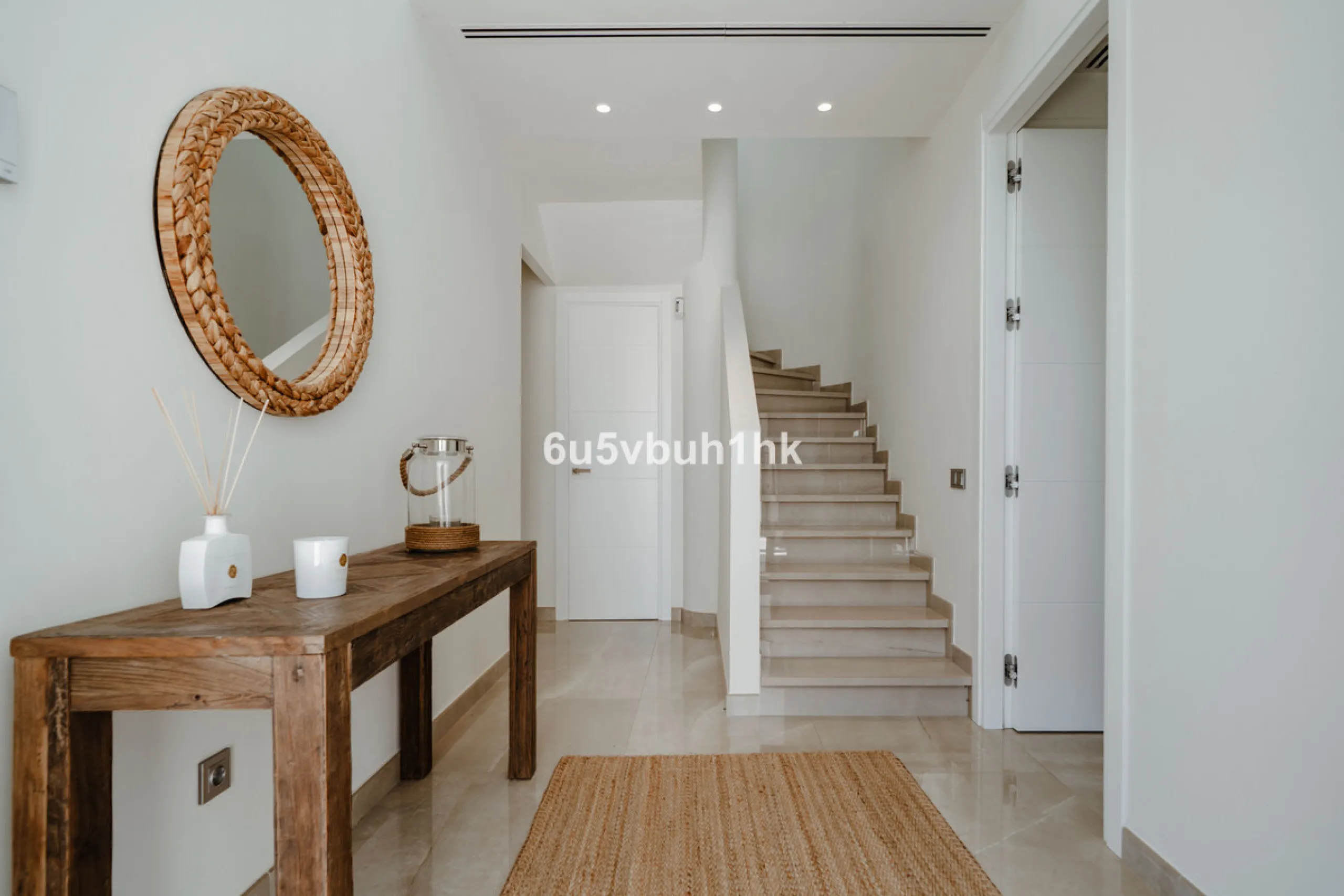 House - Detached Villa в продаже в Estepona, Málaga. В доме 5 спален и 4 ванных комнат. Площадь дома 508 м². Площадь участка 624 м²