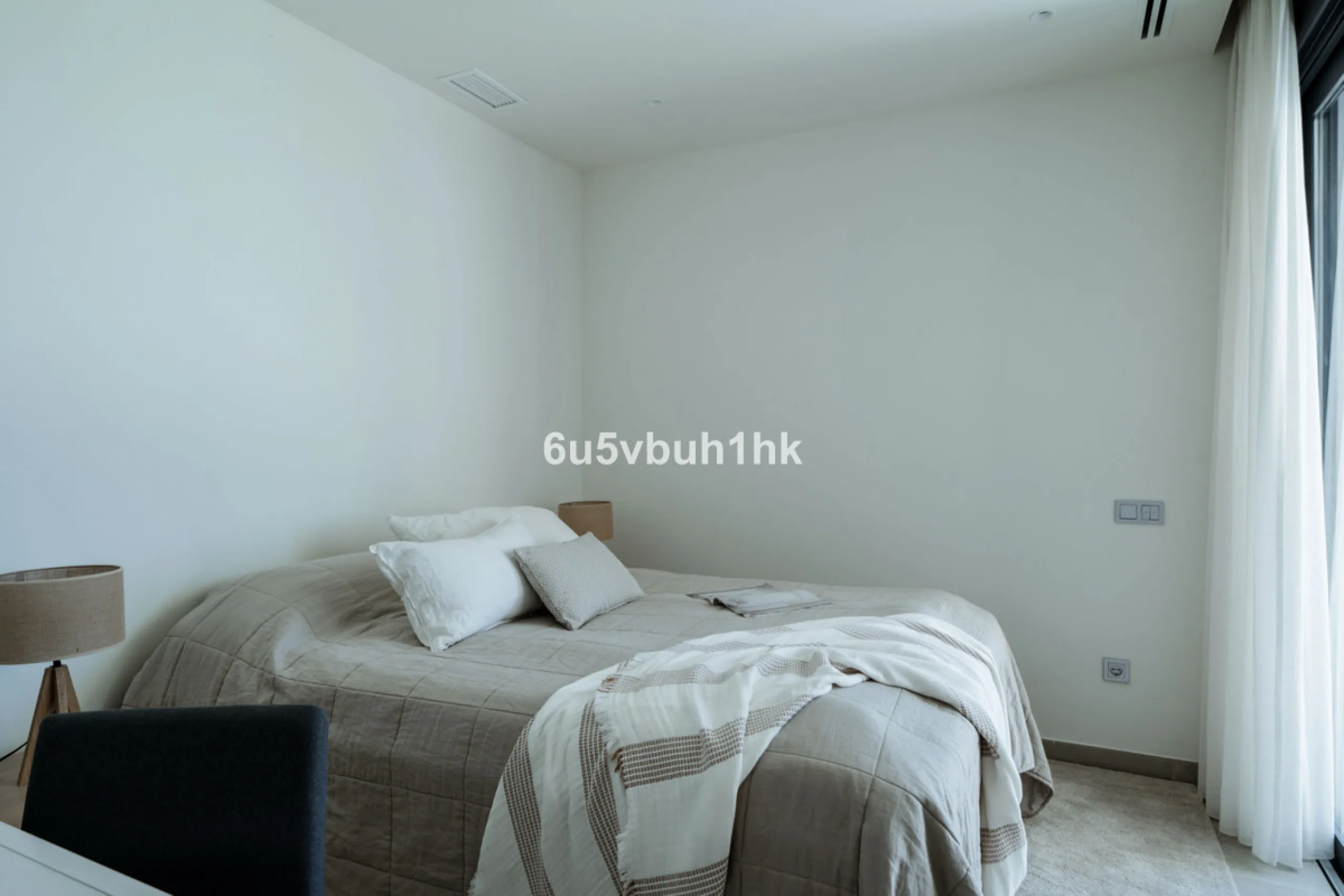 House - Detached Villa в продаже в Estepona, Málaga. В доме 5 спален и 4 ванных комнат. Площадь дома 508 м². Площадь участка 624 м²