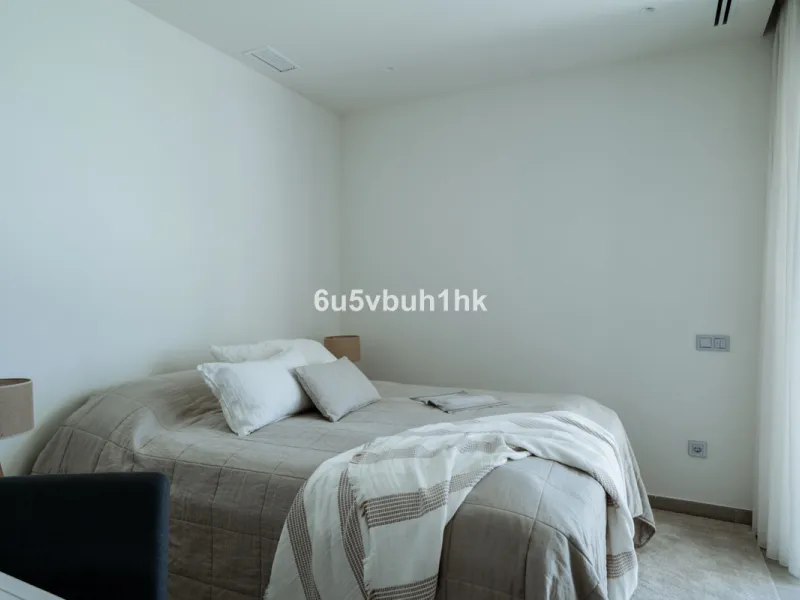 House - Detached Villa в продаже в Estepona, Málaga. В доме 5 спален и 4 ванных комнат. Площадь дома 508 м². Площадь участка 624 м²