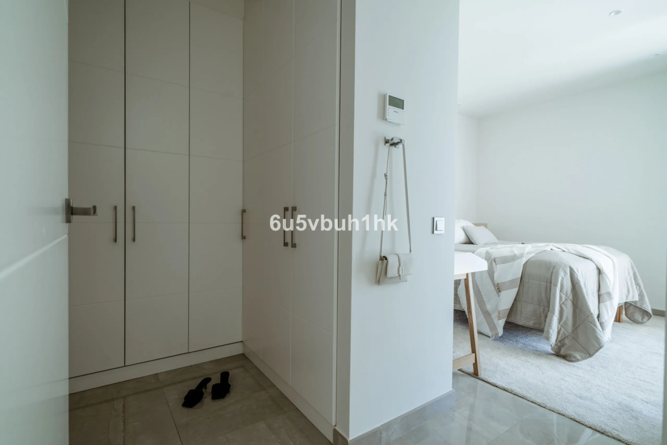 House - Detached Villa в продаже в Estepona, Málaga. В доме 5 спален и 4 ванных комнат. Площадь дома 508 м². Площадь участка 624 м²