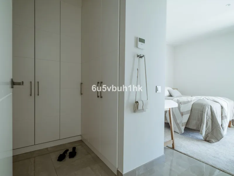 House - Detached Villa в продаже в Estepona, Málaga. В доме 5 спален и 4 ванных комнат. Площадь дома 508 м². Площадь участка 624 м²