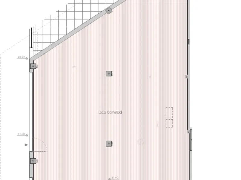Large commercial space for rent in La Campana, Nueva Andalucía. With a usable area of ​​220 m² at street level, this space offers excellent visibility and easy access, ideal for any type of business.
