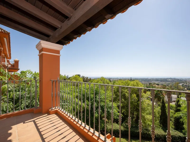 Exclusive 3 Bedroom Apartment with Panoramic Views