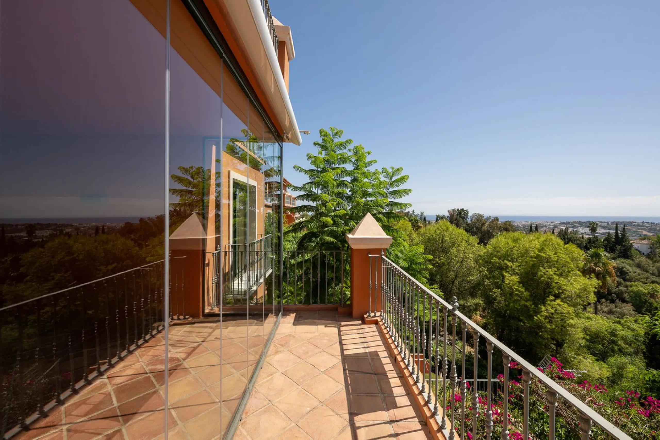 Exclusive 3 Bedroom Apartment with Panoramic Views