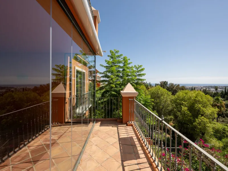 Exclusive 3 Bedroom Apartment with Panoramic Views