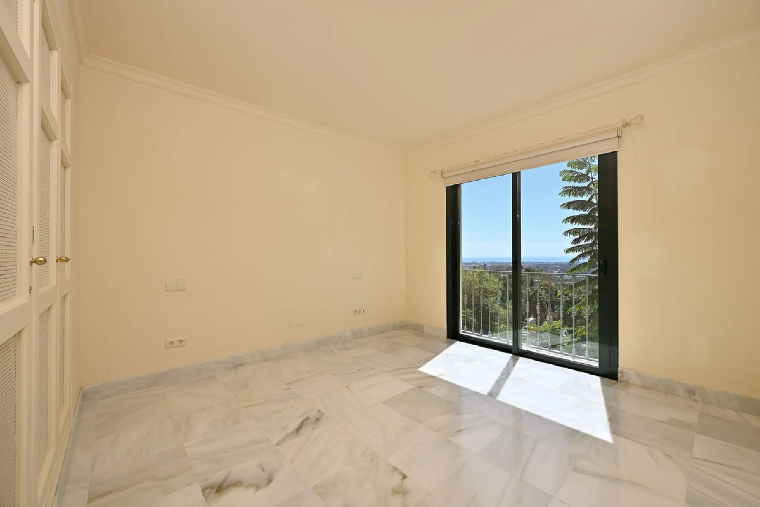 Exclusive 3 Bedroom Apartment with Panoramic Views