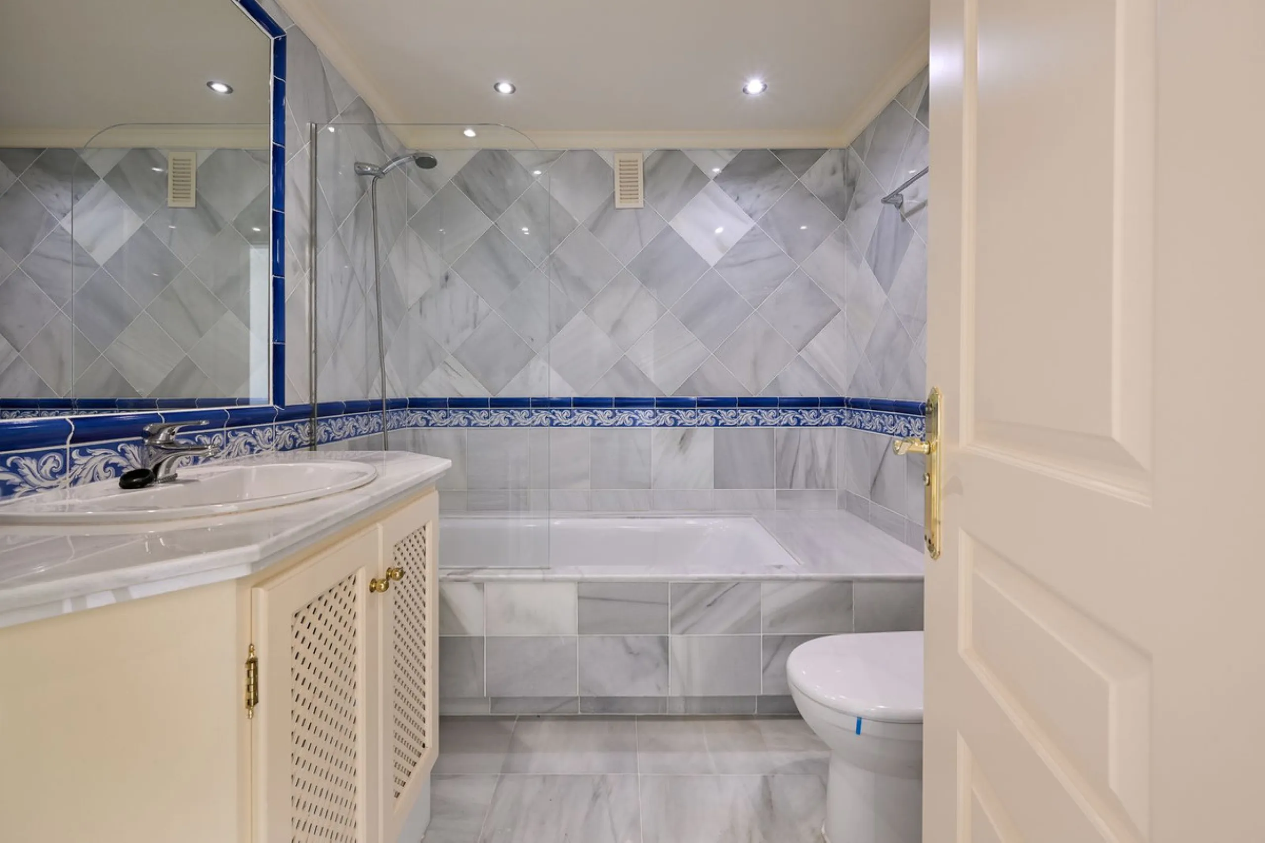 Exclusive 3 Bedroom Apartment with Panoramic Views