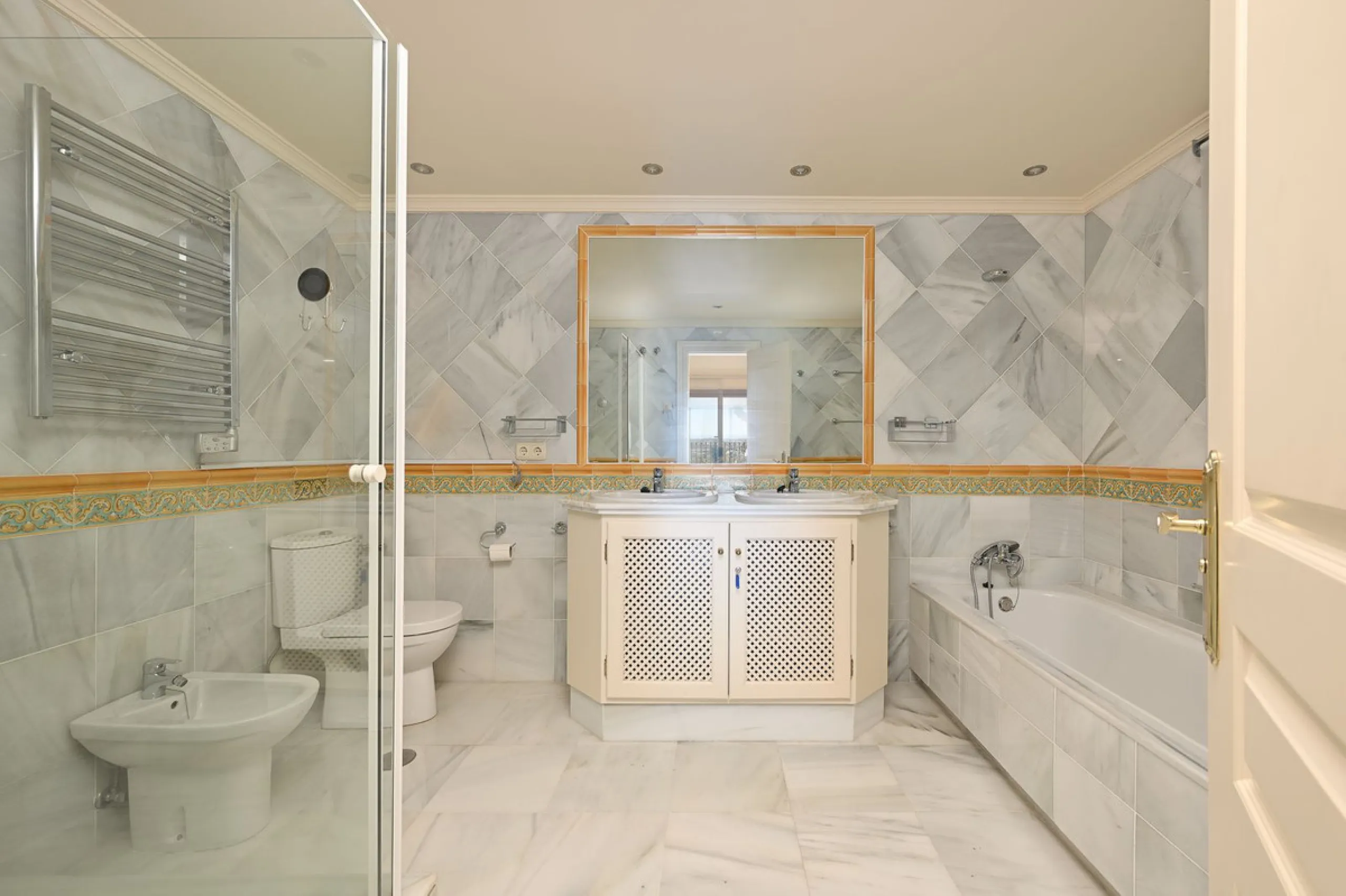 Exclusive 3 Bedroom Apartment with Panoramic Views
