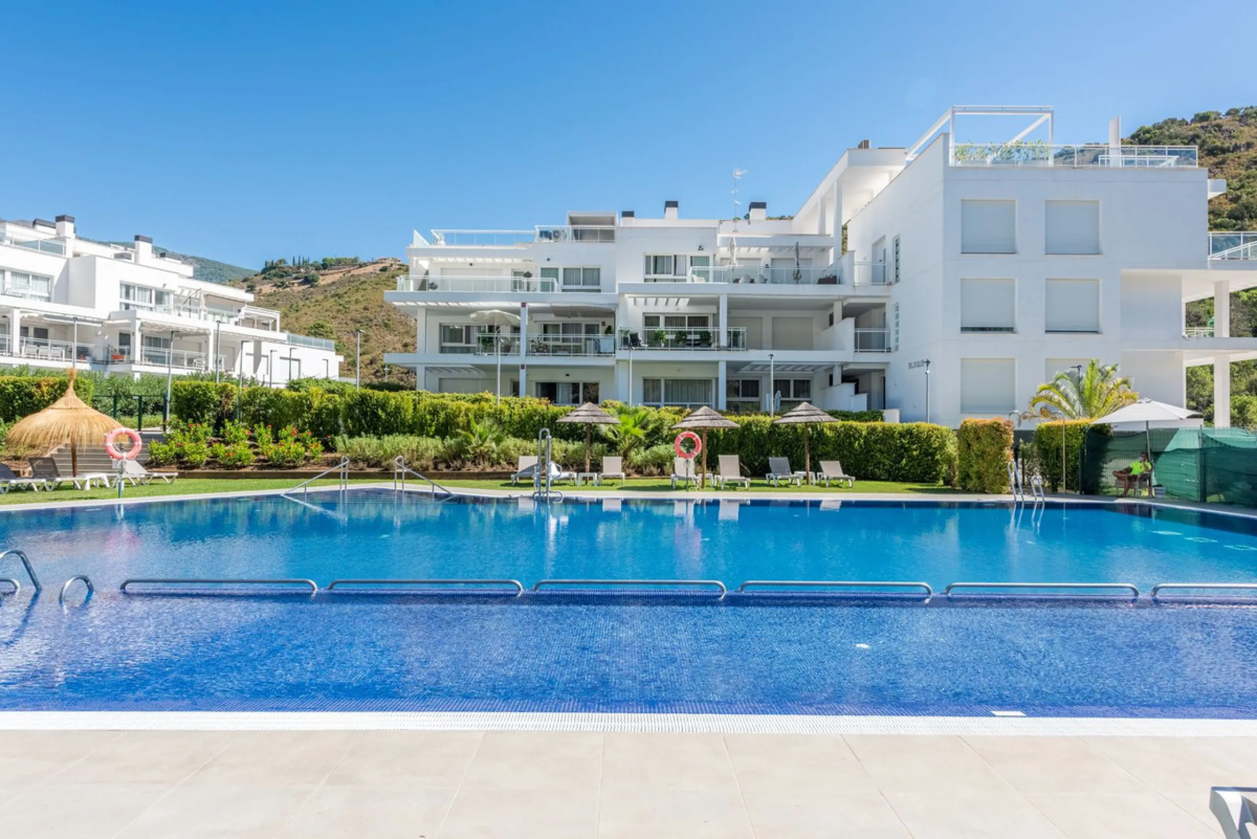 Apartment - Middle Floor Apartment в продаже в Benahavís, Málaga. В доме 2 спален и 2 ванных комнат. Площадь дома 89 м²