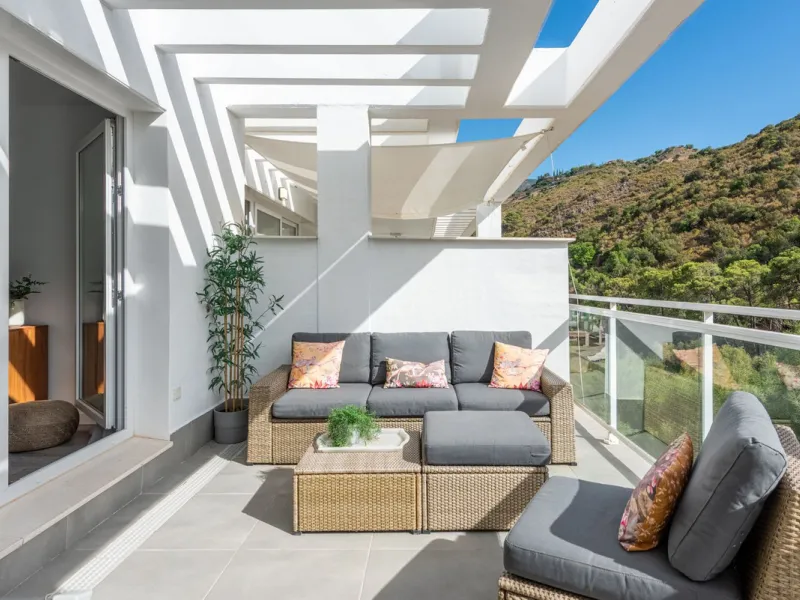 Apartment - Middle Floor Apartment в продаже в Benahavís, Málaga. В доме 2 спален и 2 ванных комнат. Площадь дома 89 м²