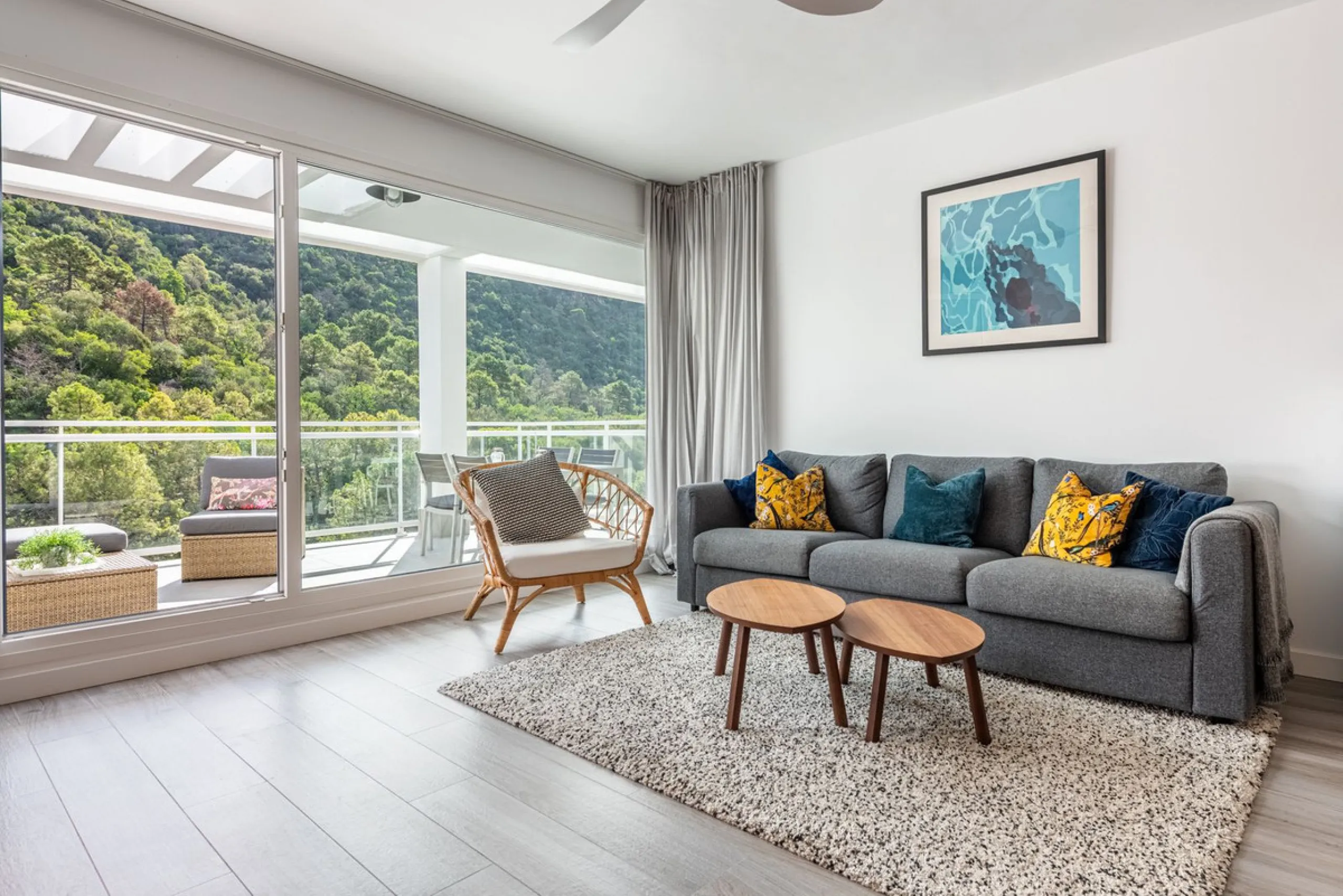 Apartment - Middle Floor Apartment в продаже в Benahavís, Málaga. В доме 2 спален и 2 ванных комнат. Площадь дома 89 м²