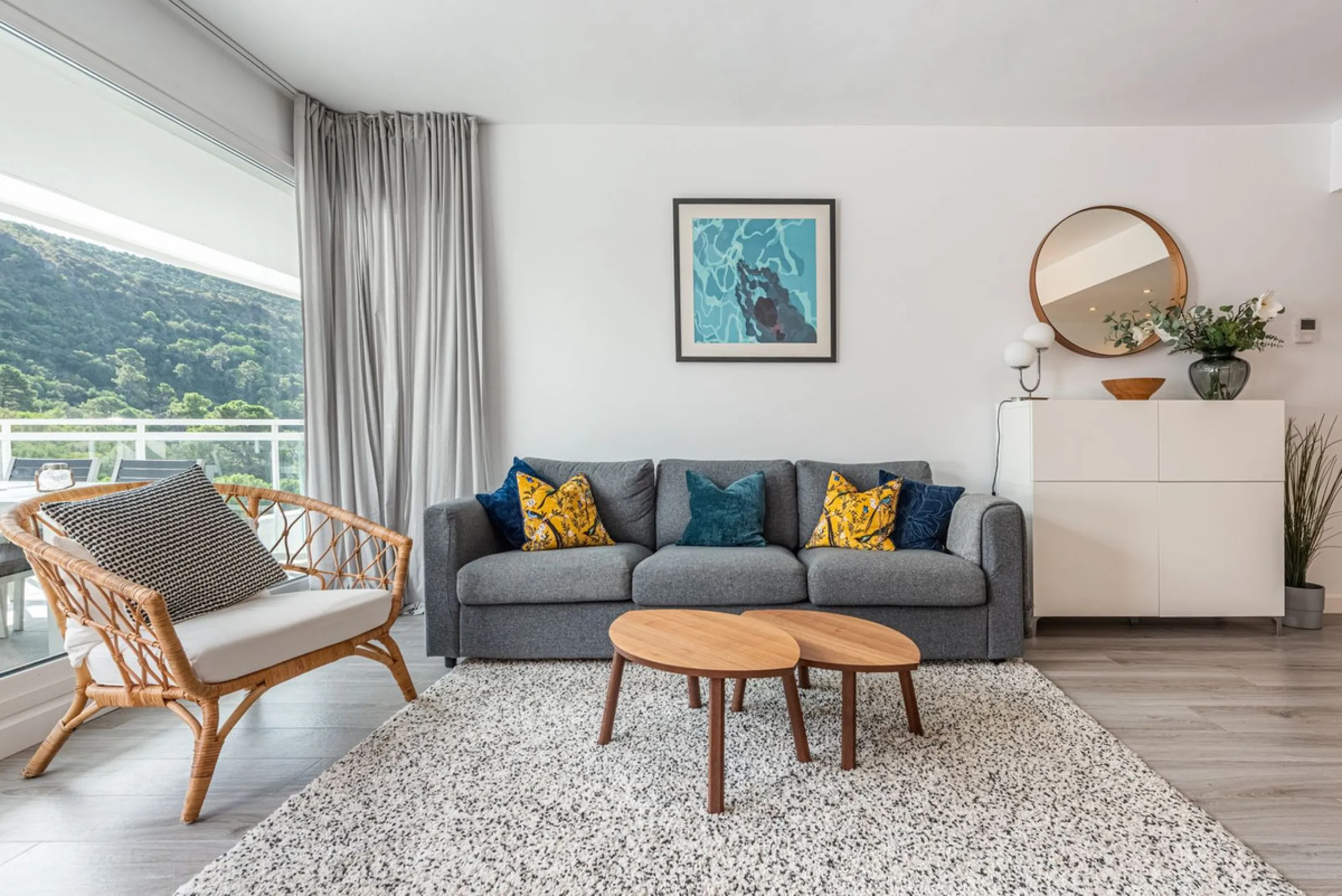 Apartment - Middle Floor Apartment в продаже в Benahavís, Málaga. В доме 2 спален и 2 ванных комнат. Площадь дома 89 м²