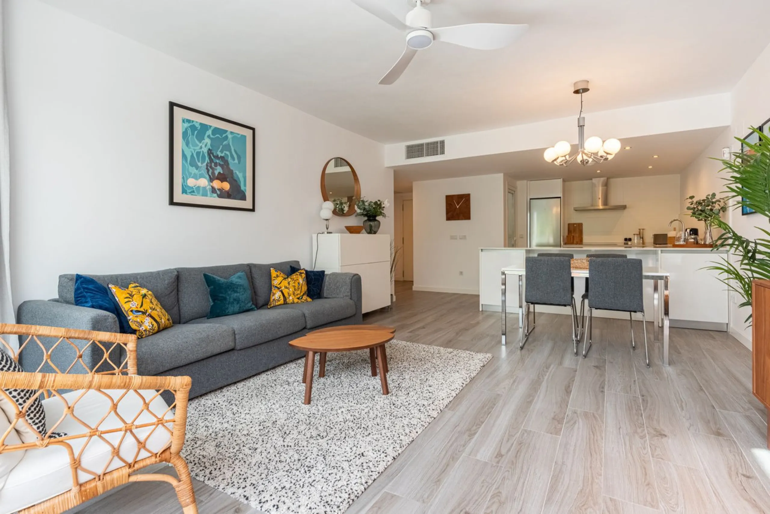 Apartment - Middle Floor Apartment в продаже в Benahavís, Málaga. В доме 2 спален и 2 ванных комнат. Площадь дома 89 м²