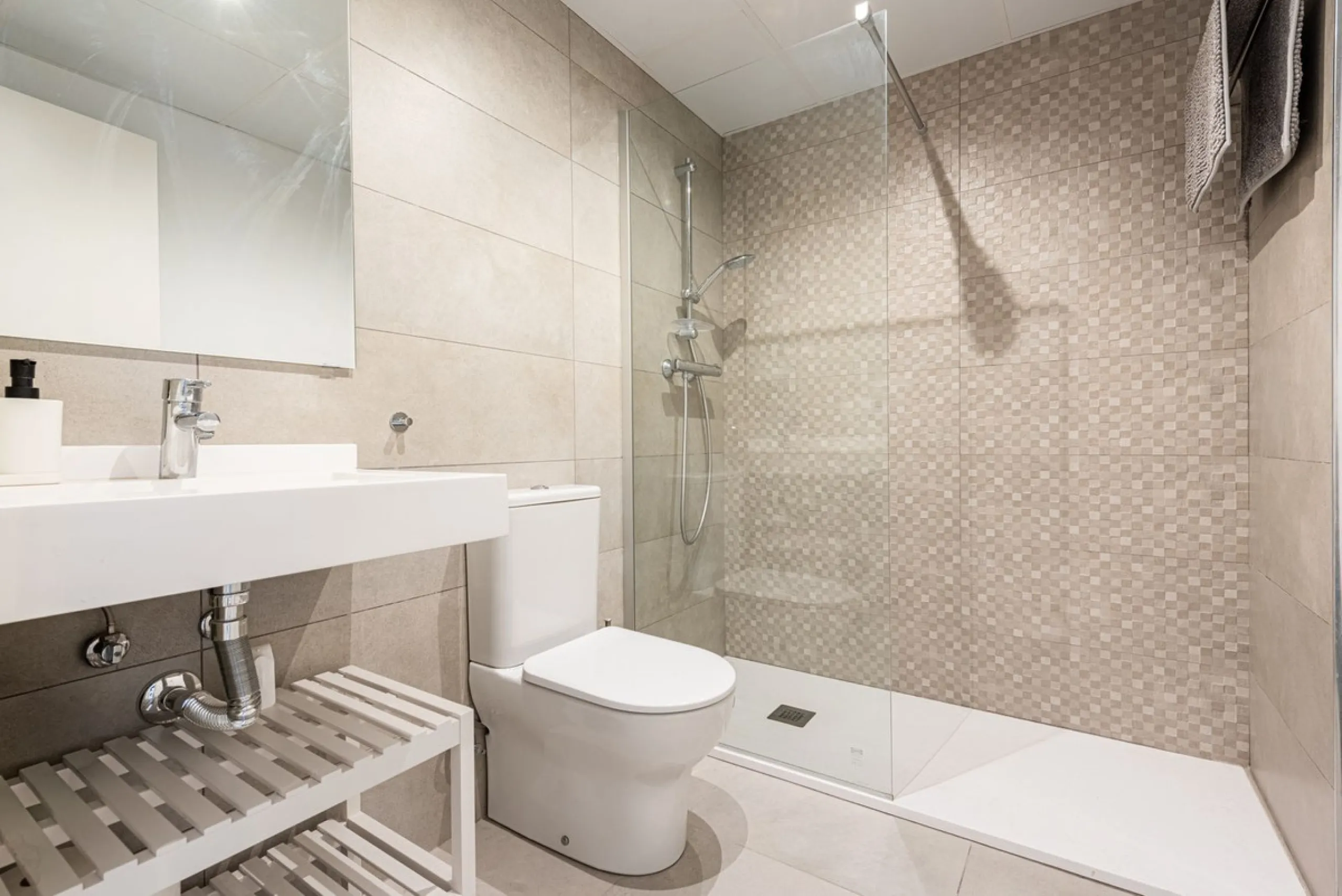 Apartment - Middle Floor Apartment в продаже в Benahavís, Málaga. В доме 2 спален и 2 ванных комнат. Площадь дома 89 м²