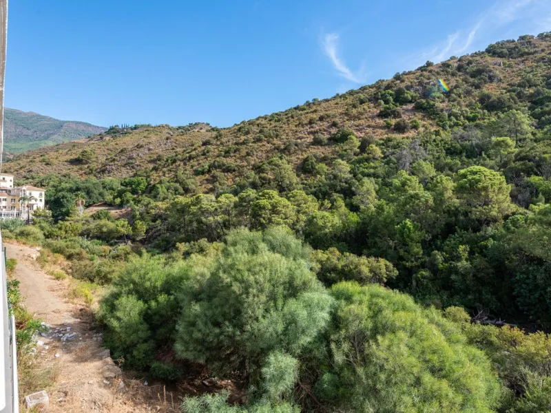 Apartment - Middle Floor Apartment в продаже в Benahavís, Málaga. В доме 2 спален и 2 ванных комнат. Площадь дома 89 м²