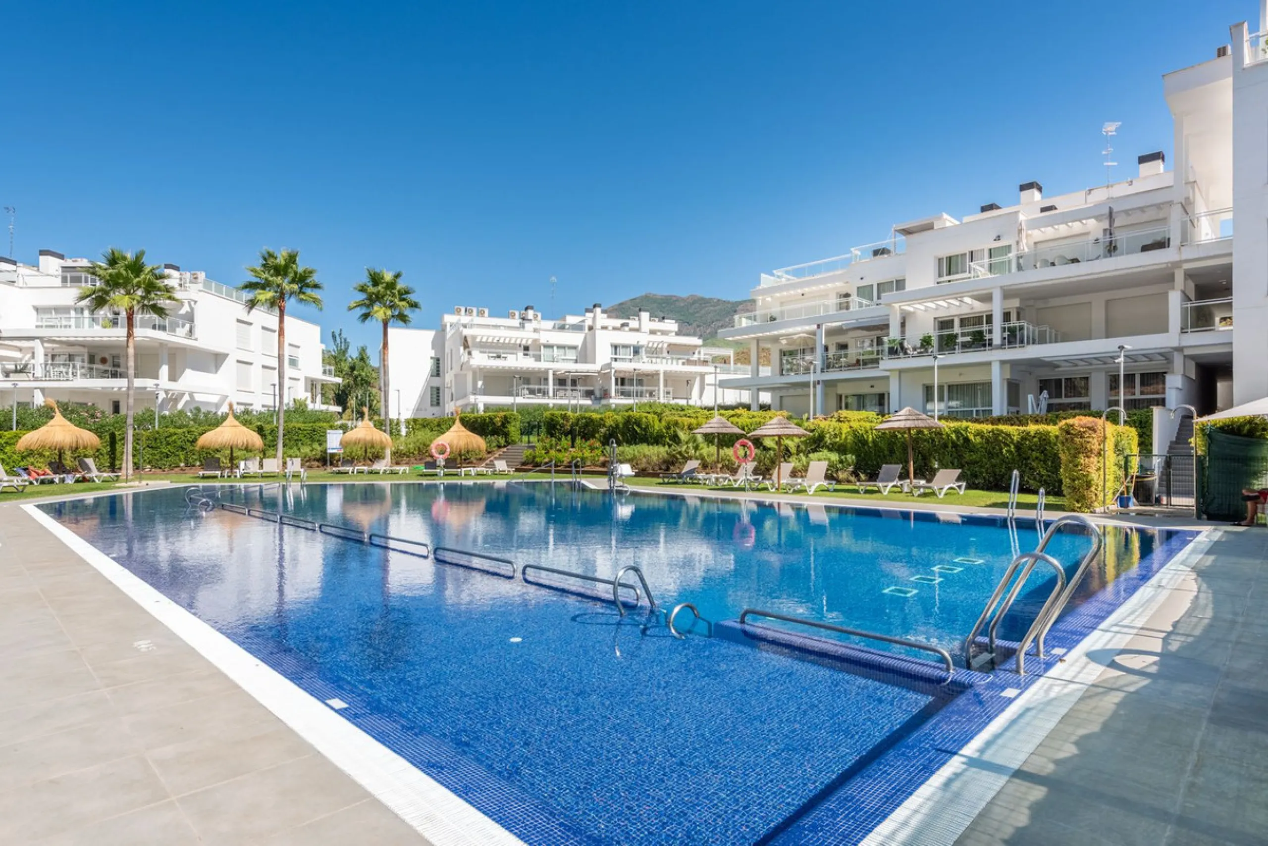 Apartment - Middle Floor Apartment в продаже в Benahavís, Málaga. В доме 2 спален и 2 ванных комнат. Площадь дома 89 м²