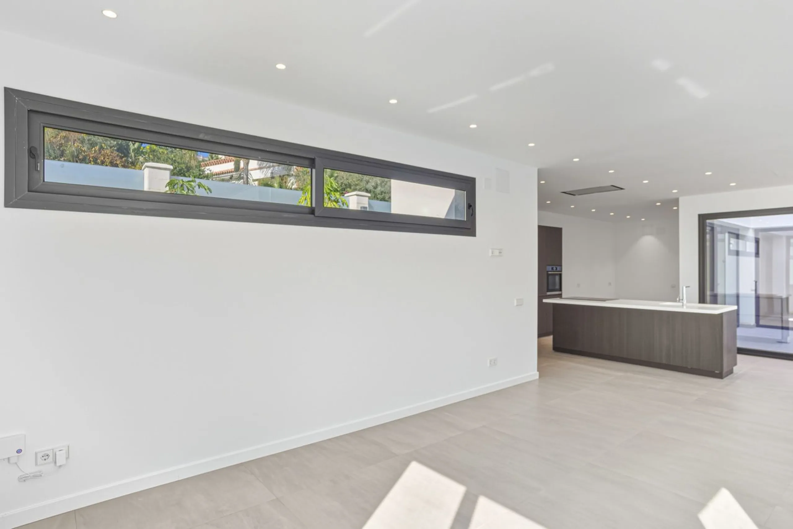 House - Detached Villa в продаже в Marbella, Málaga. В доме 4 спален и 5 ванных комнат. Площадь дома 429 м². Площадь участка 1100 м²