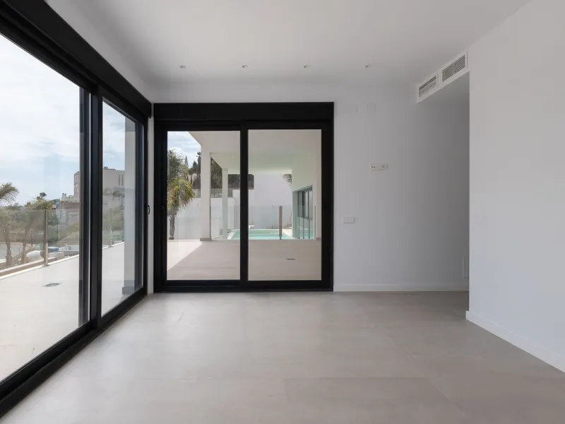 House - Detached Villa в продаже в Marbella, Málaga. В доме 4 спален и 5 ванных комнат. Площадь дома 429 м². Площадь участка 1100 м²