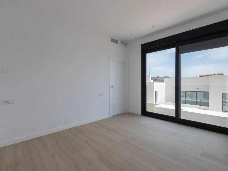 House - Detached Villa в продаже в Marbella, Málaga. В доме 4 спален и 5 ванных комнат. Площадь дома 429 м². Площадь участка 1100 м²