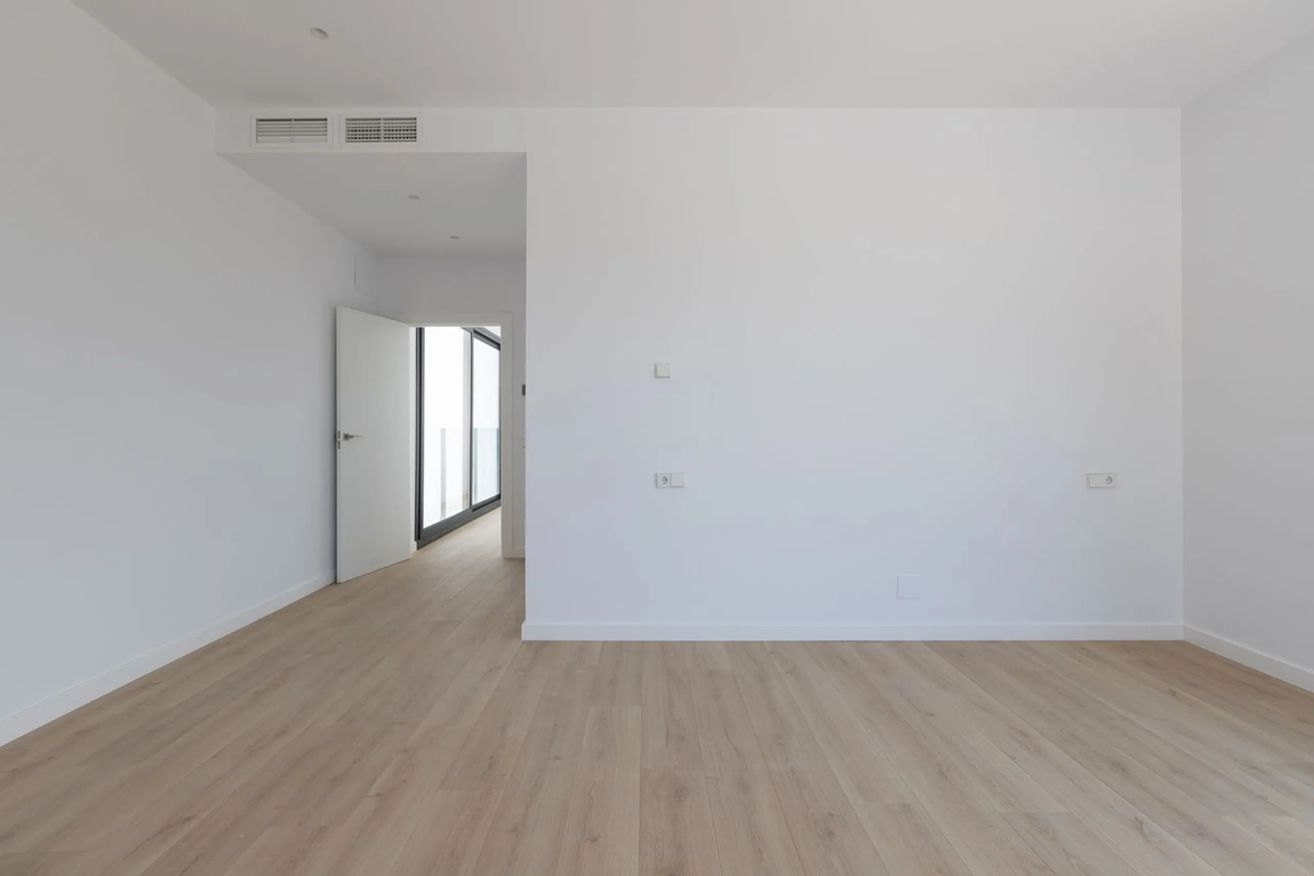 House - Detached Villa в продаже в Marbella, Málaga. В доме 4 спален и 5 ванных комнат. Площадь дома 429 м². Площадь участка 1100 м²