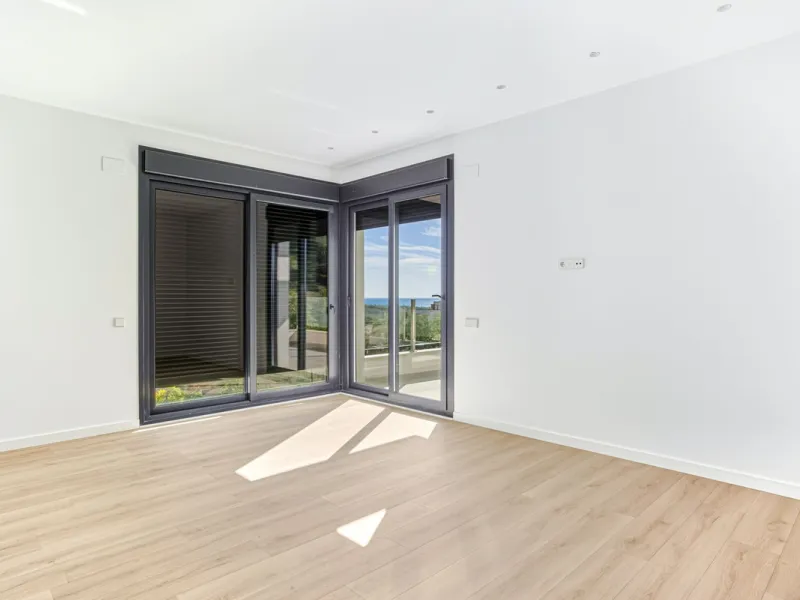 House - Detached Villa в продаже в Marbella, Málaga. В доме 4 спален и 5 ванных комнат. Площадь дома 429 м². Площадь участка 1100 м²