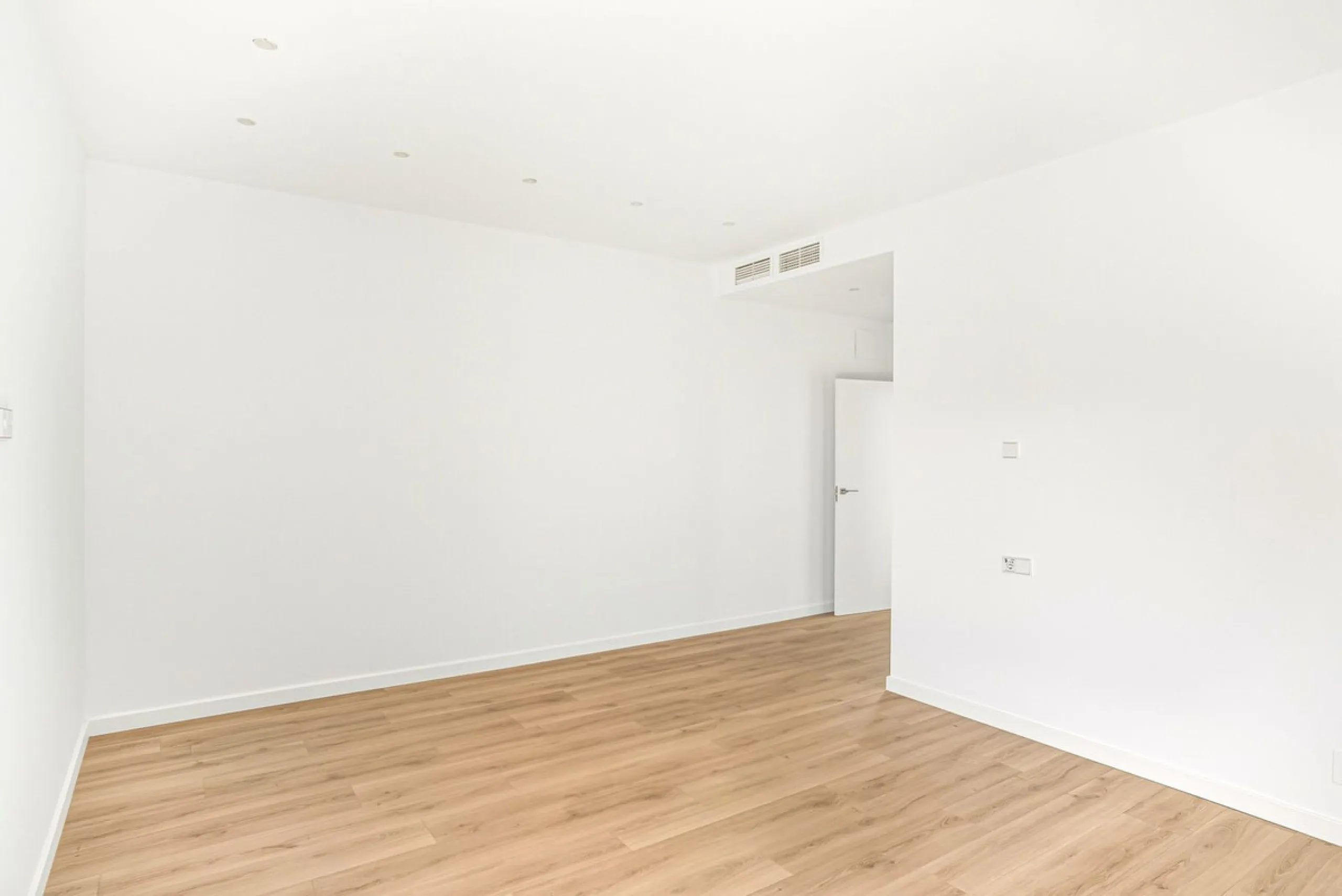 House - Detached Villa в продаже в Marbella, Málaga. В доме 4 спален и 5 ванных комнат. Площадь дома 429 м². Площадь участка 1100 м²
