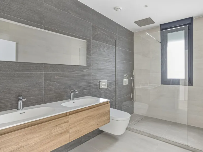 House - Detached Villa в продаже в Marbella, Málaga. В доме 4 спален и 5 ванных комнат. Площадь дома 429 м². Площадь участка 1100 м²