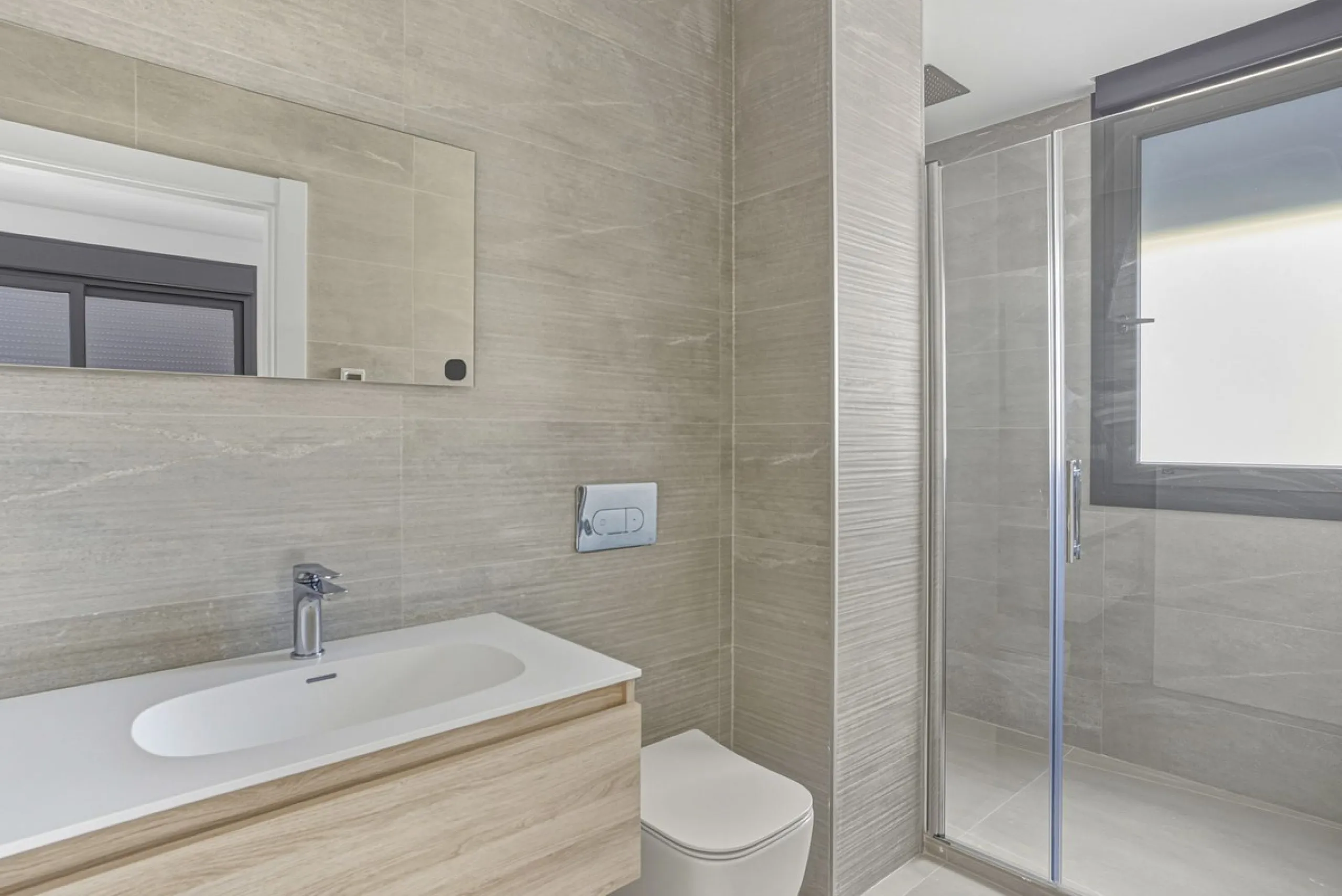 House - Detached Villa в продаже в Marbella, Málaga. В доме 4 спален и 5 ванных комнат. Площадь дома 429 м². Площадь участка 1100 м²