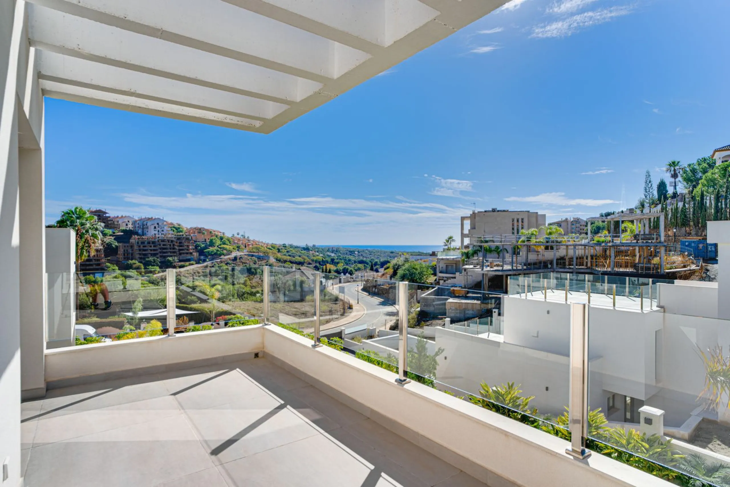 House - Detached Villa в продаже в Marbella, Málaga. В доме 4 спален и 5 ванных комнат. Площадь дома 429 м². Площадь участка 1100 м²