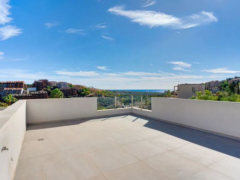 House - Detached Villa в продаже в Marbella, Málaga. В доме 4 спален и 5 ванных комнат. Площадь дома 429 м². Площадь участка 1100 м²