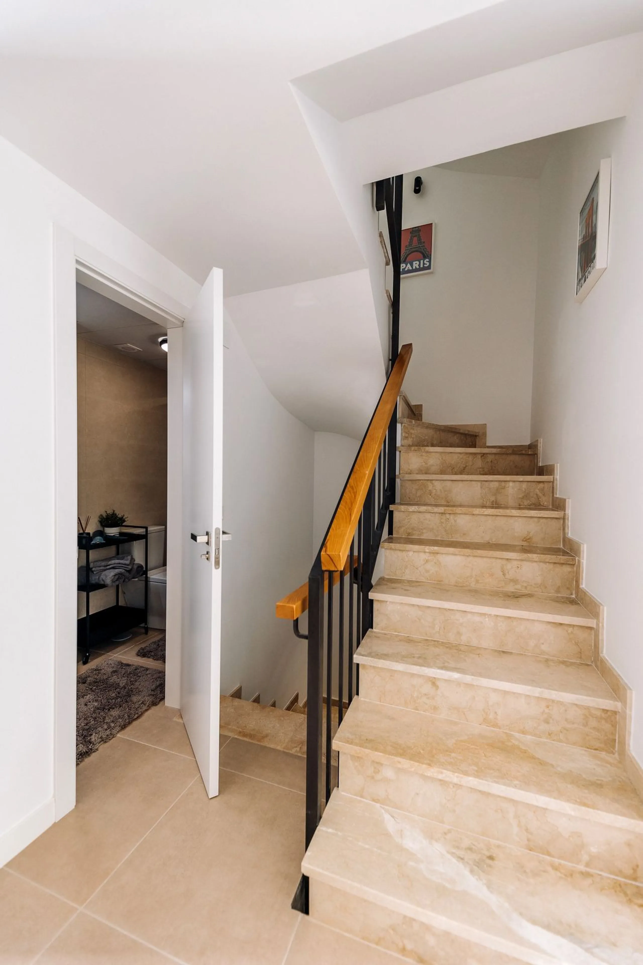 Modern Townhouse in Agra Residencial