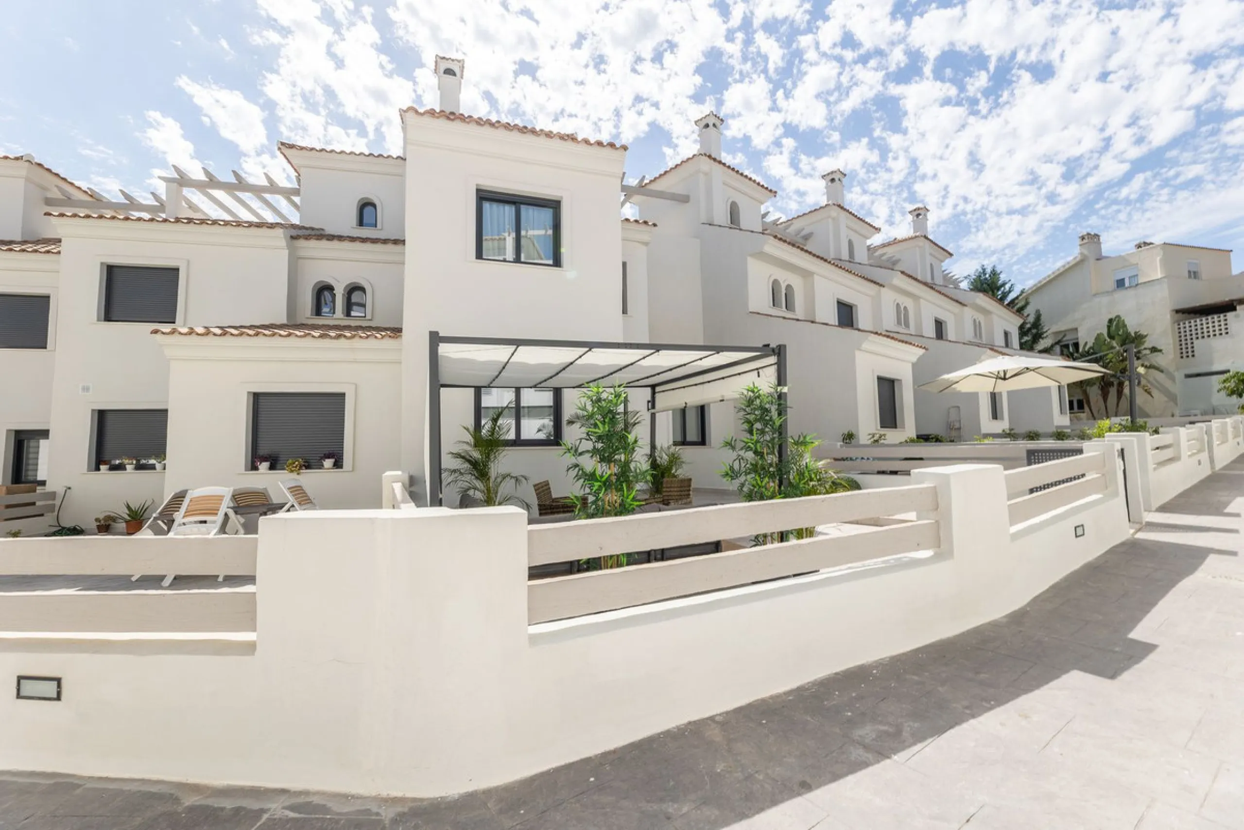 Modern Townhouse in Agra Residencial