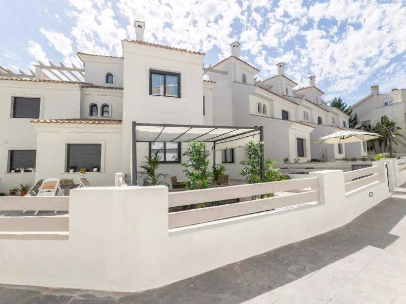 Modern Townhouse in Agra Residencial