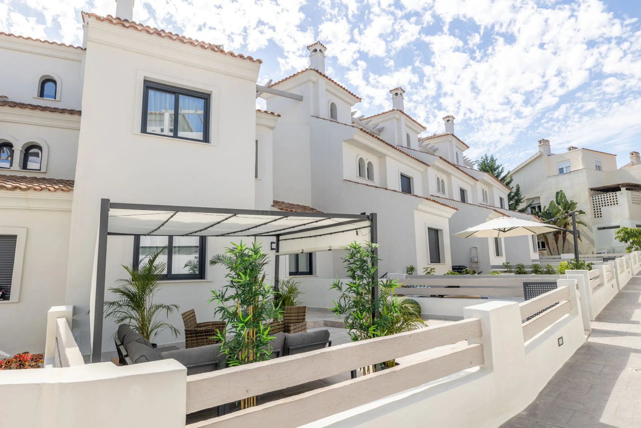 Modern Townhouse in Agra Residencial