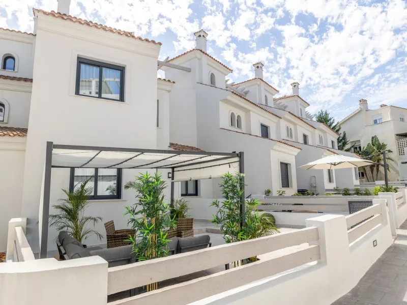 Modern Townhouse in Agra Residencial
