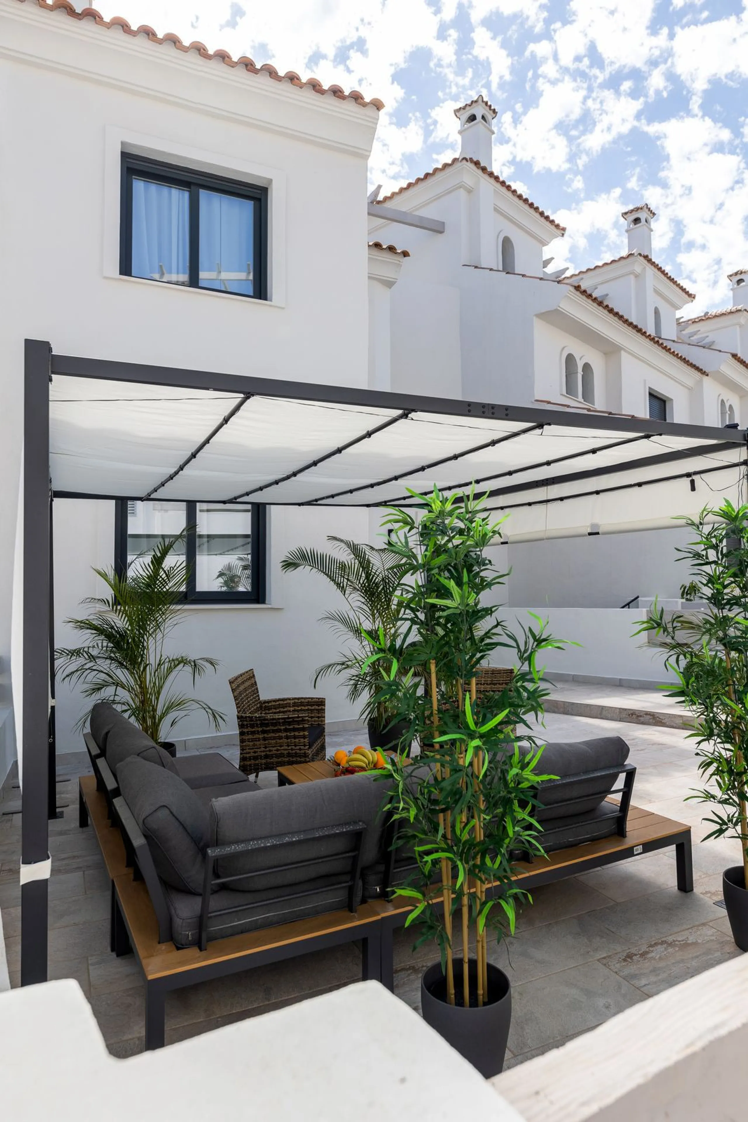 Modern Townhouse in Agra Residencial