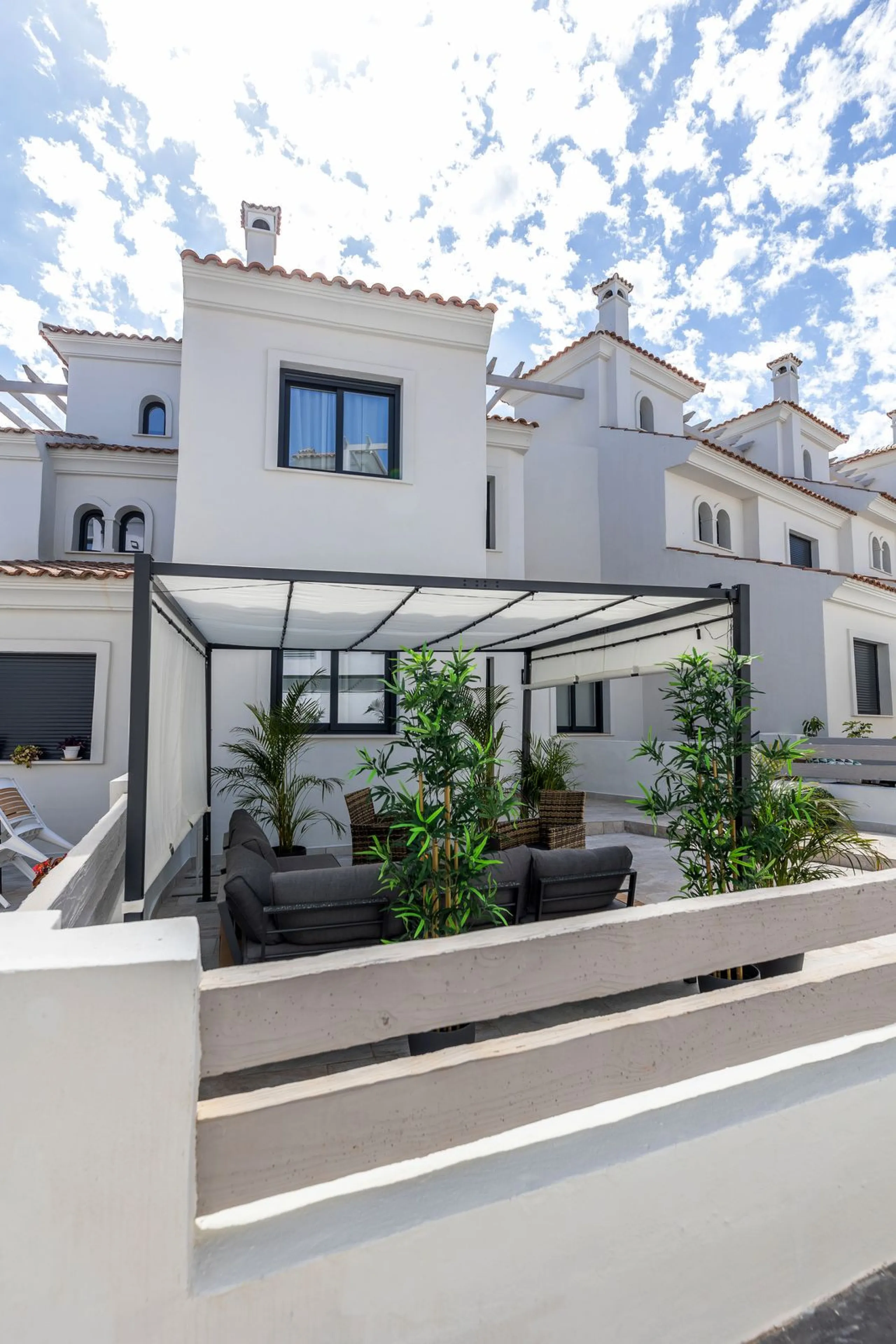 Modern Townhouse in Agra Residencial