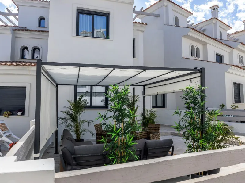 Modern Townhouse in Agra Residencial