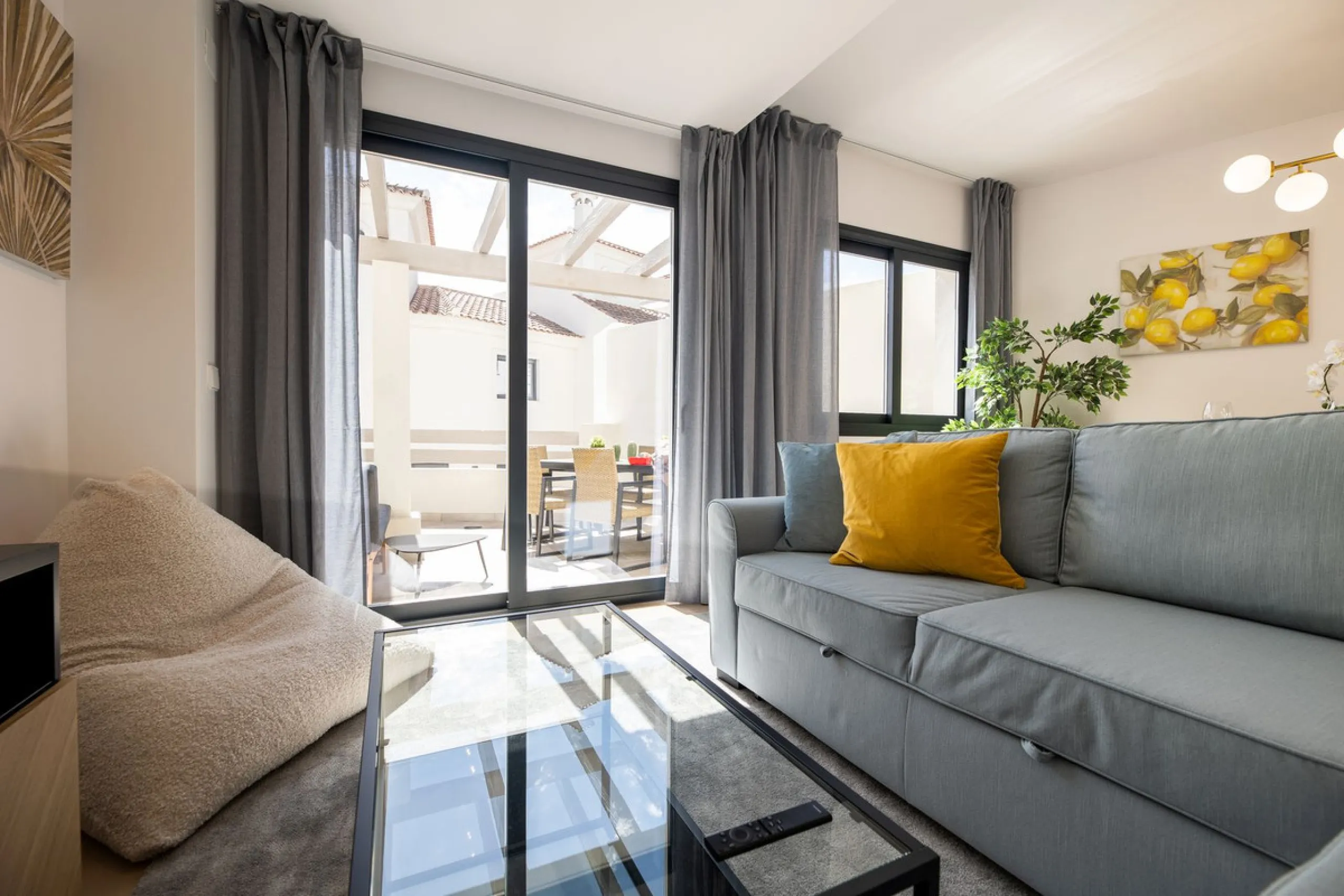 Modern Townhouse in Agra Residencial
