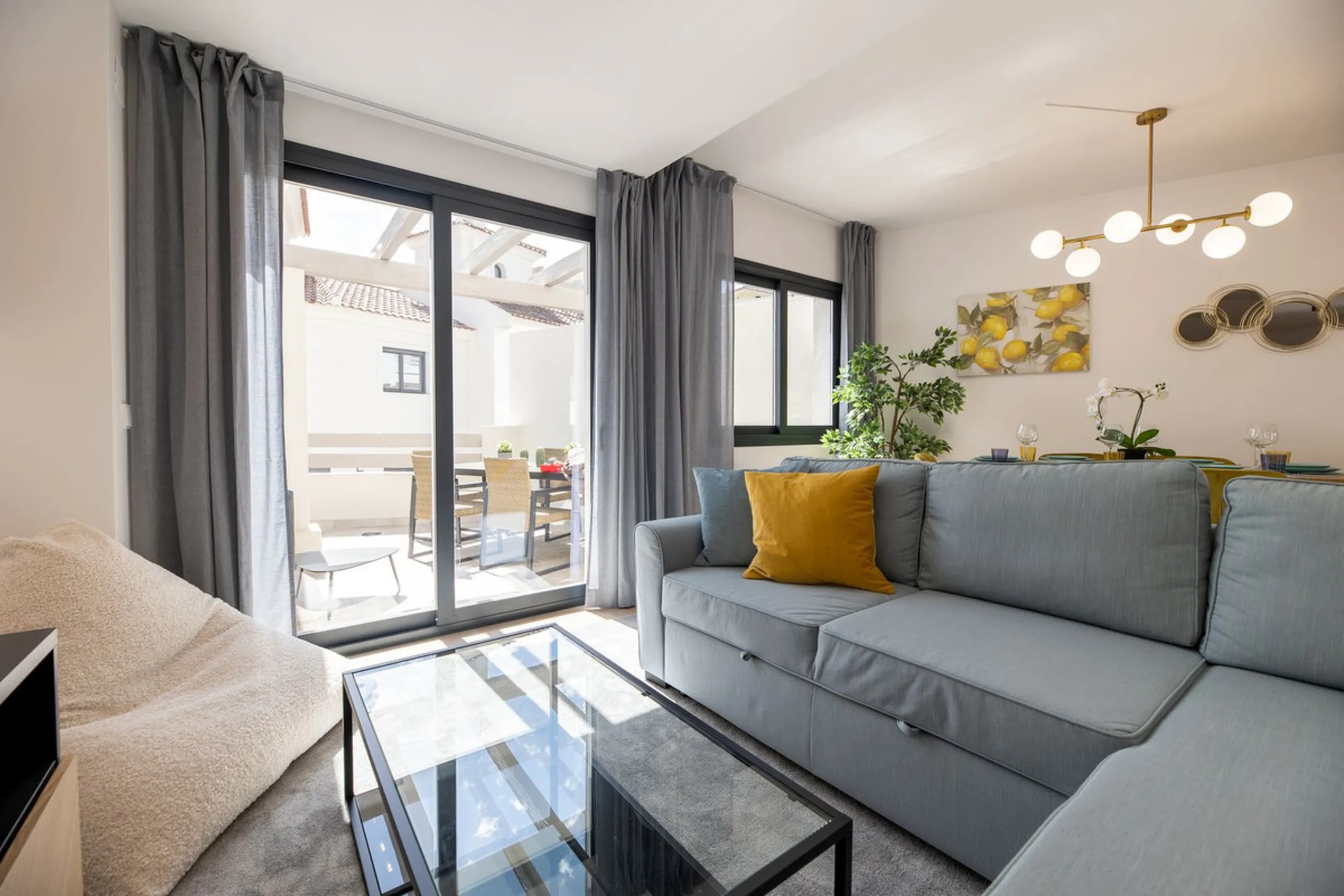 Modern Townhouse in Agra Residencial