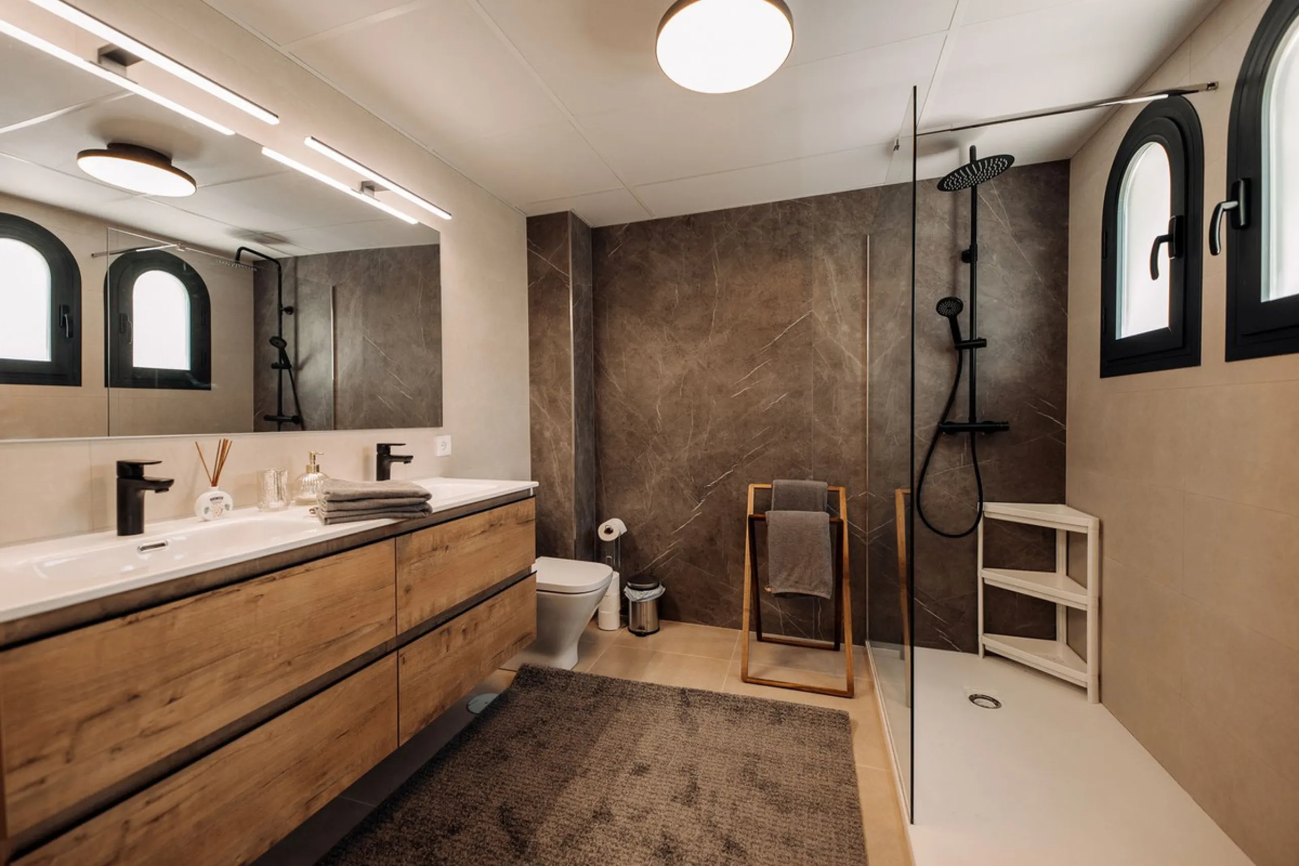 Modern Townhouse in Agra Residencial