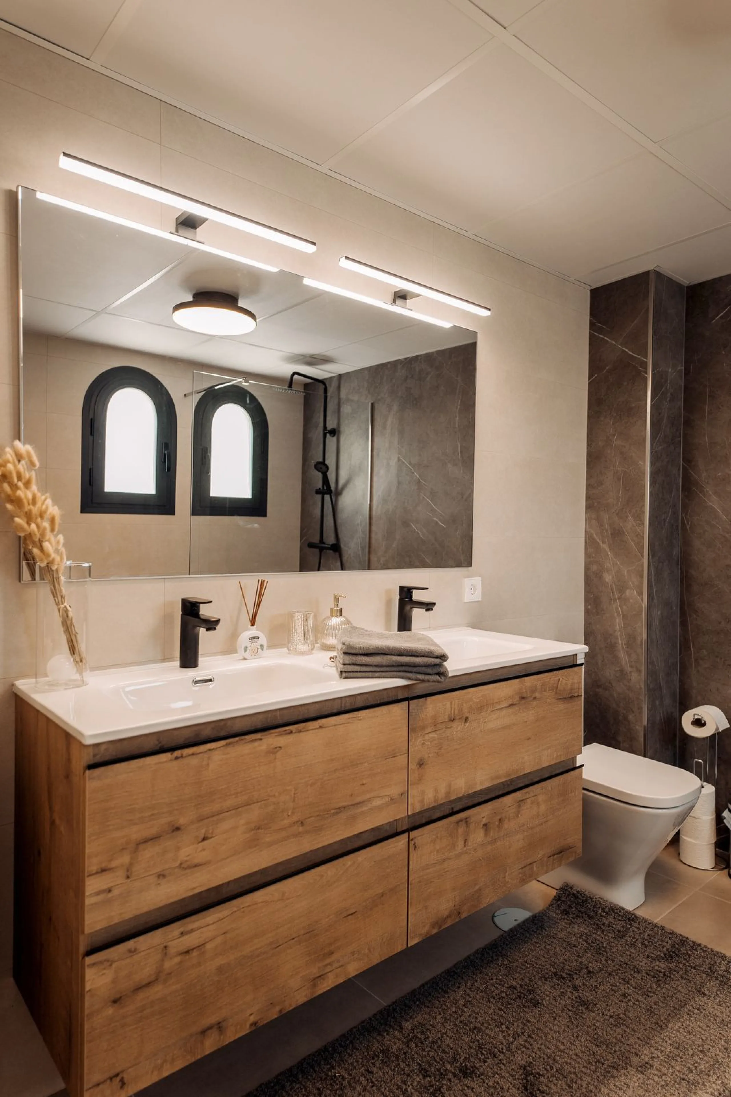 Modern Townhouse in Agra Residencial