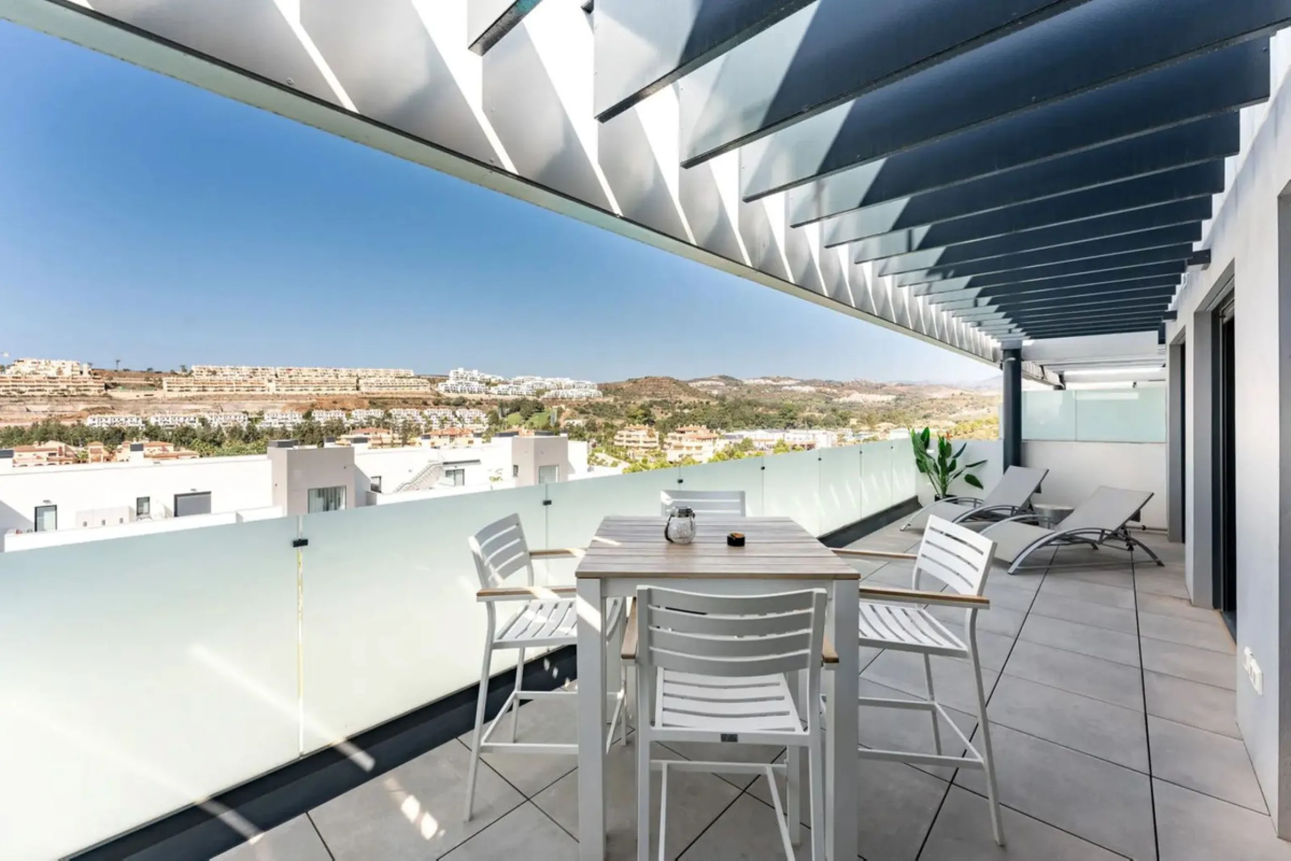 Stylish 2-Bedroom Apartment with Sunny Terrace – Calaserena, La Cala de Mijas