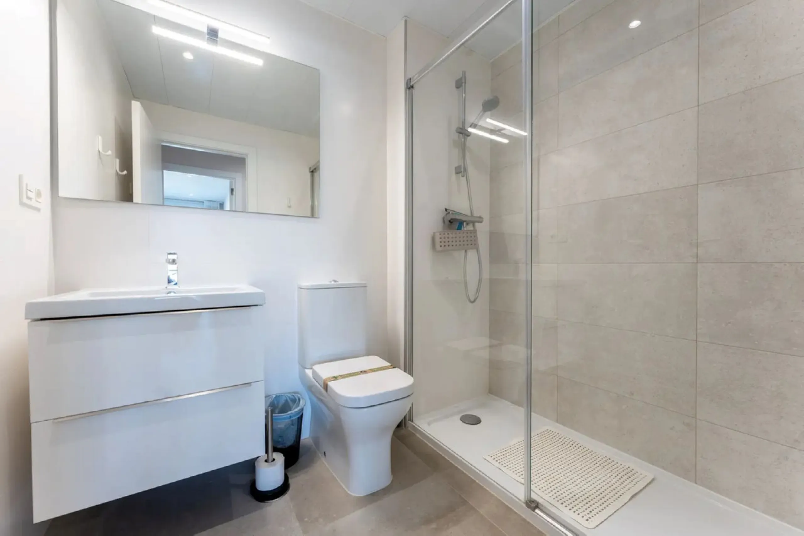 Stylish 2-Bedroom Apartment with Sunny Terrace – Calaserena, La Cala de Mijas
