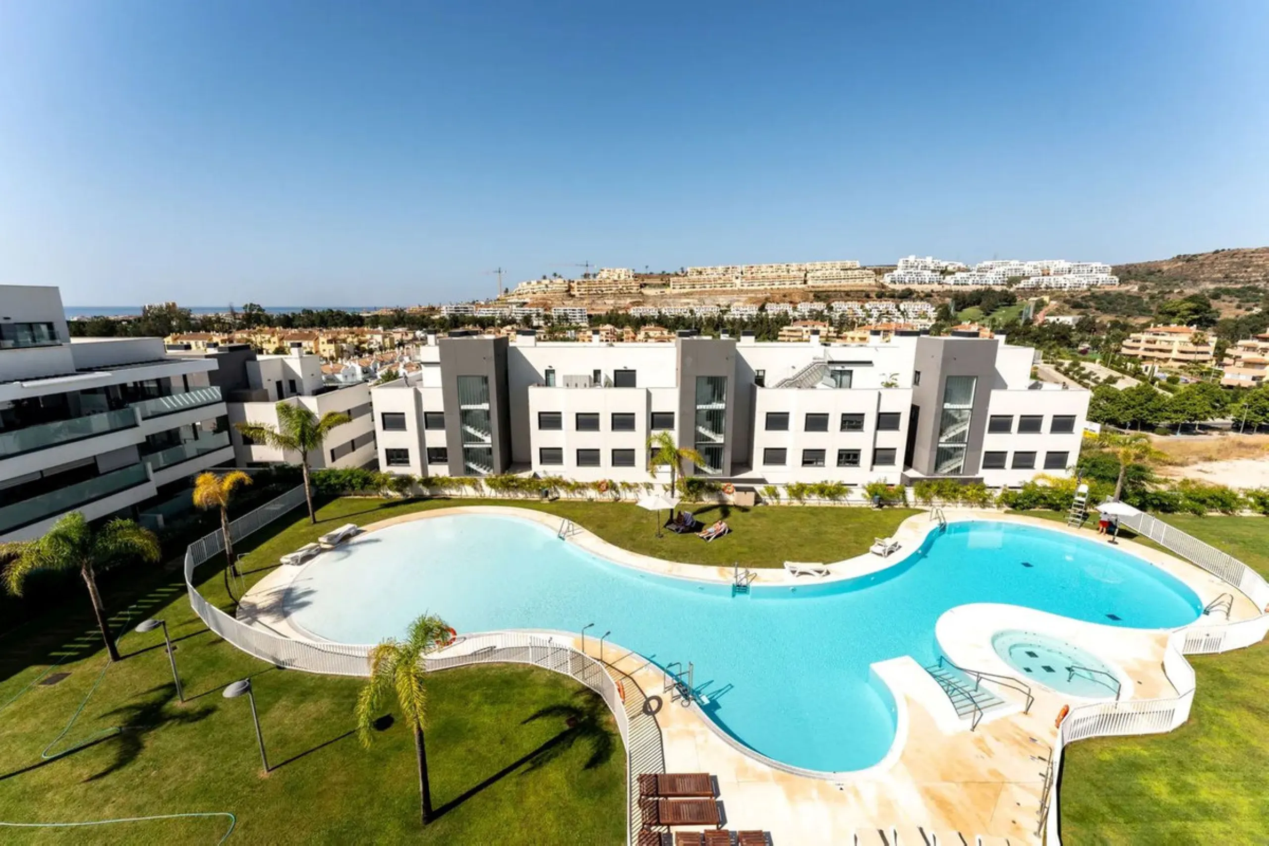 Stylish 2-Bedroom Apartment with Sunny Terrace – Calaserena, La Cala de Mijas