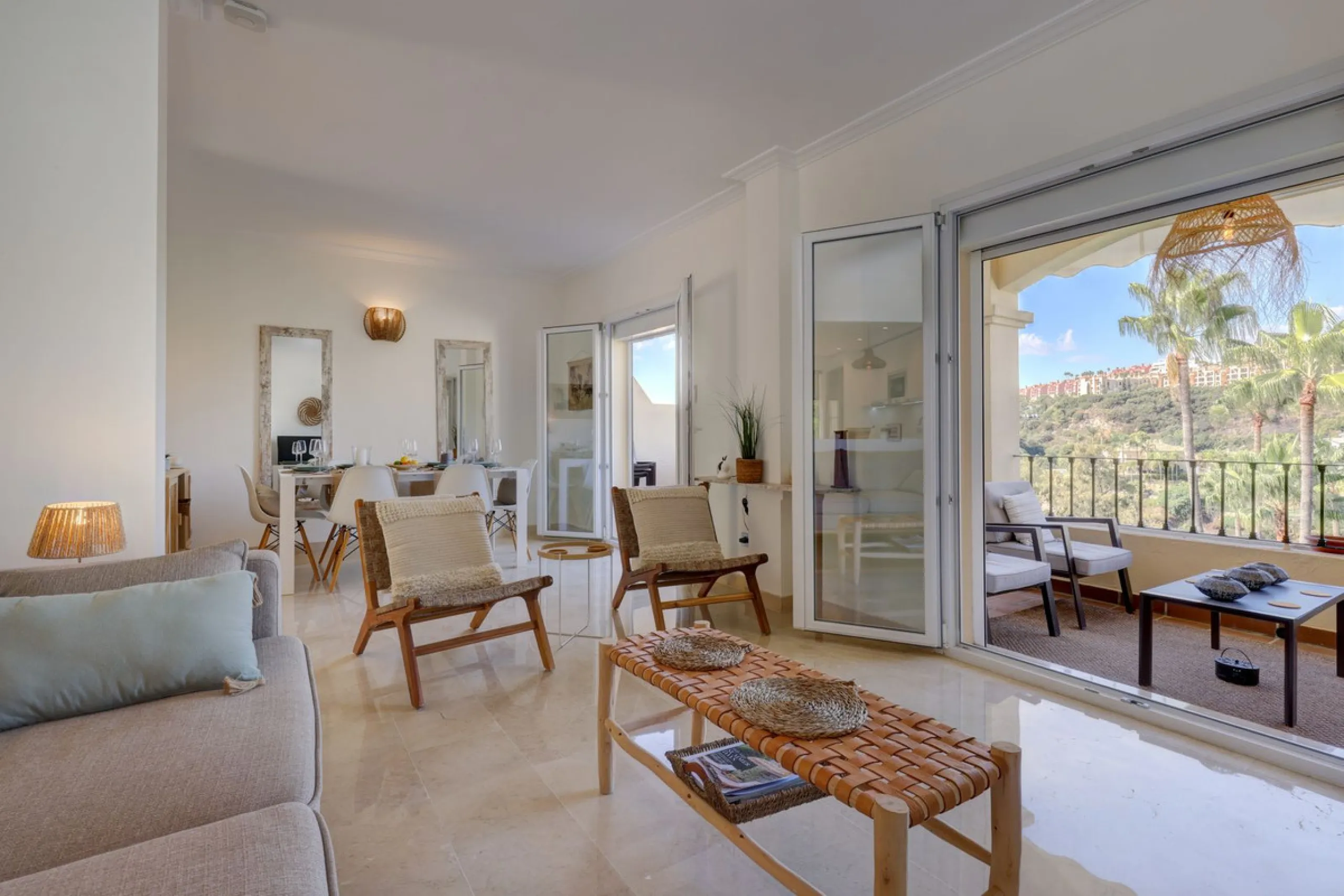 A beautiful South West facing 3 bedroom 2 bathroom duplex penthouse with open golf views and lots of natural light throughout.