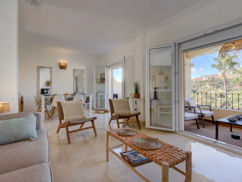 A beautiful South West facing 3 bedroom 2 bathroom duplex penthouse with open golf views and lots of natural light throughout.