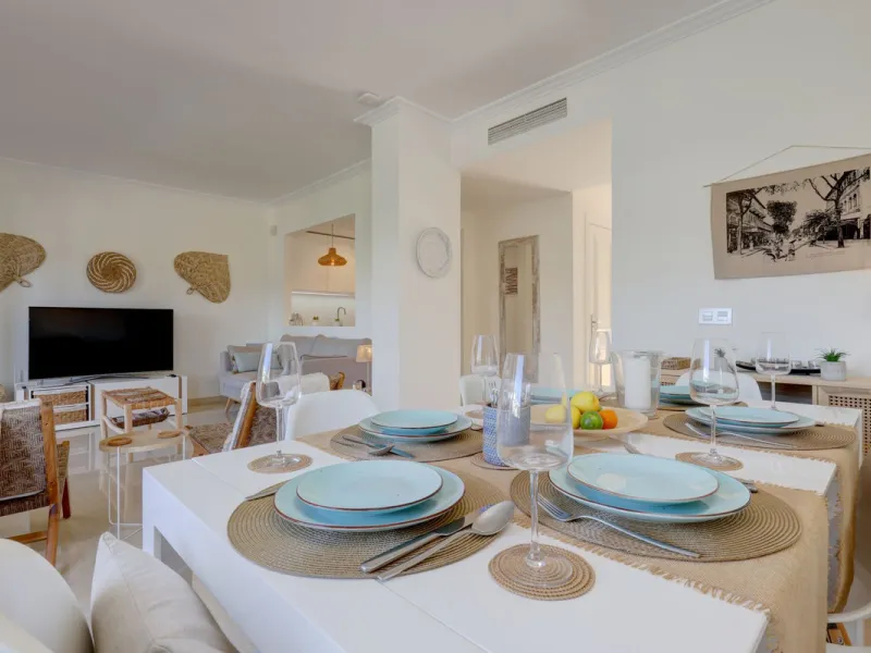A beautiful South West facing 3 bedroom 2 bathroom duplex penthouse with open golf views and lots of natural light throughout.