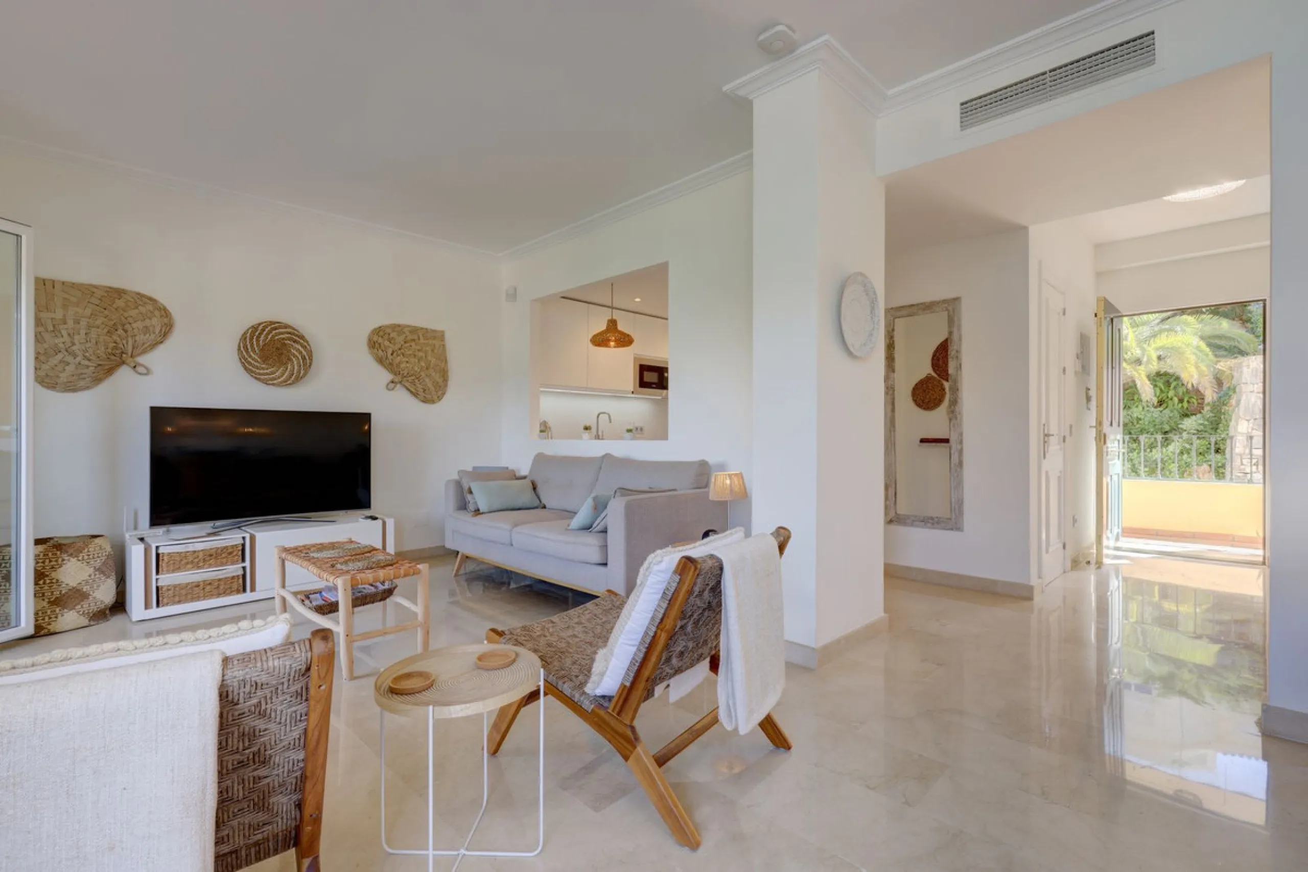 A beautiful South West facing 3 bedroom 2 bathroom duplex penthouse with open golf views and lots of natural light throughout.