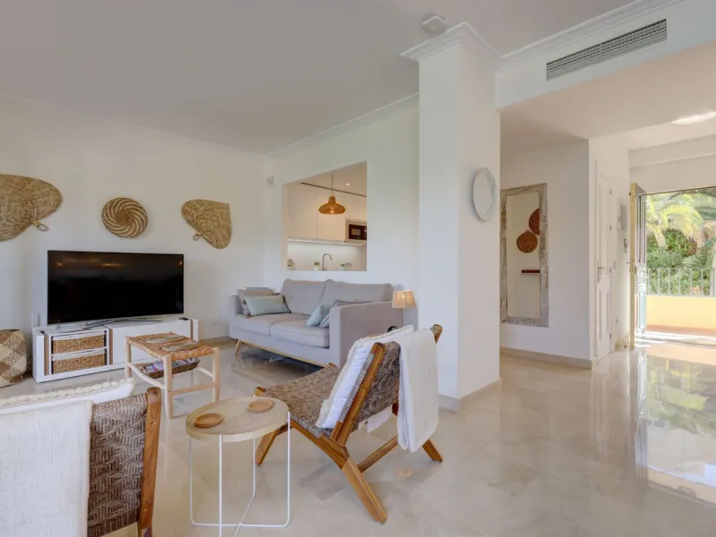 A beautiful South West facing 3 bedroom 2 bathroom duplex penthouse with open golf views and lots of natural light throughout.